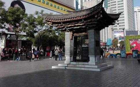 昆明五華區南屏街透水磚施工案例